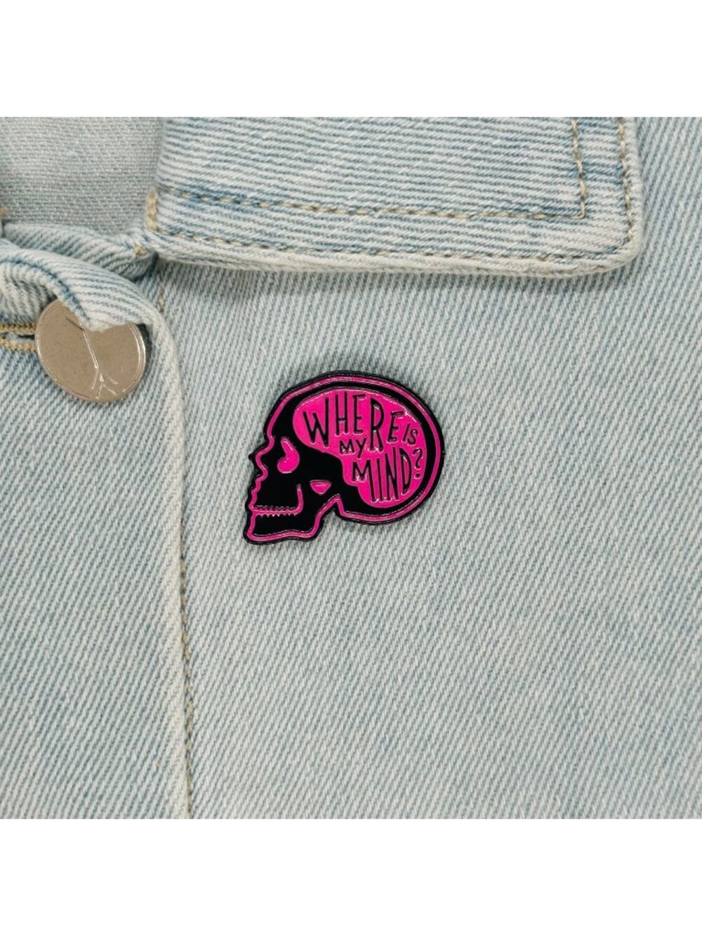 ⭐NEW enamel pin brooch off skull that says WHERE IS MY MIND? Overthinkers mental